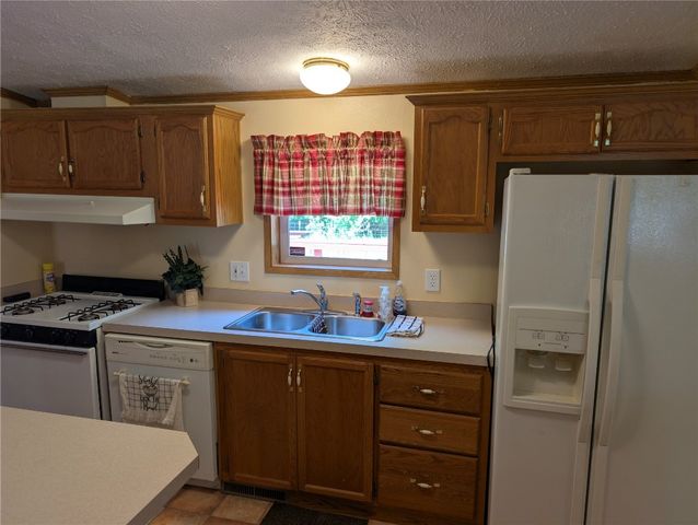 3163 N CENTER Road, Linesville, PA 16424