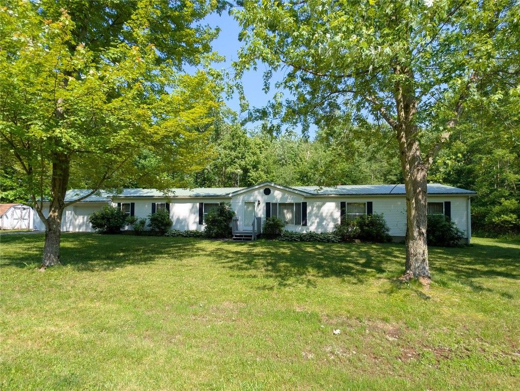 3163 N CENTER Road, Linesville, PA 16424