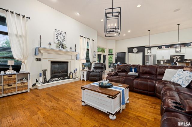 1964 CHESTNUT Lane, Washington, IL 61571
