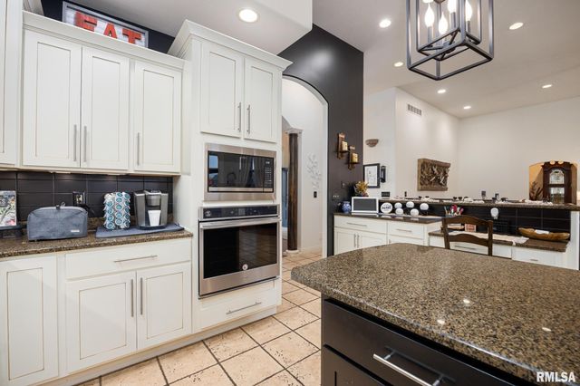 1964 CHESTNUT Lane, Washington, IL 61571