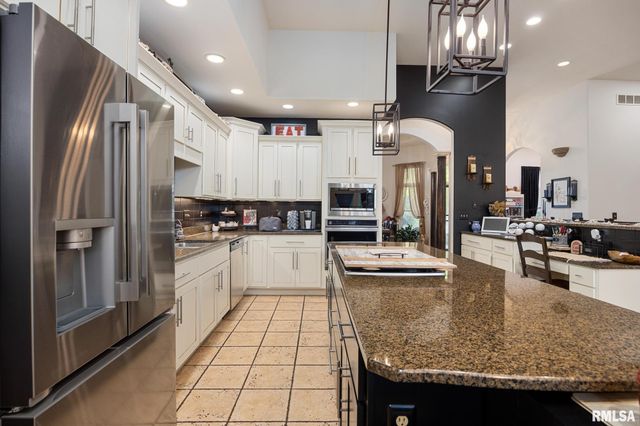 1964 CHESTNUT Lane, Washington, IL 61571