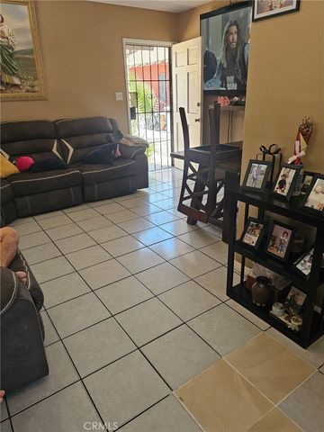 632 E 45th, Los Angeles, CA 90011
