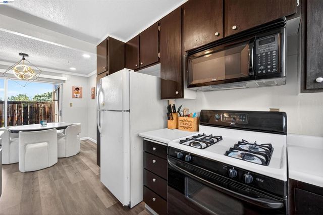 355 Parkview Terrace B9, Vallejo, CA 94589