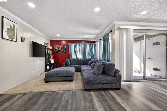 355 Parkview Terrace B9, Vallejo, CA 94589