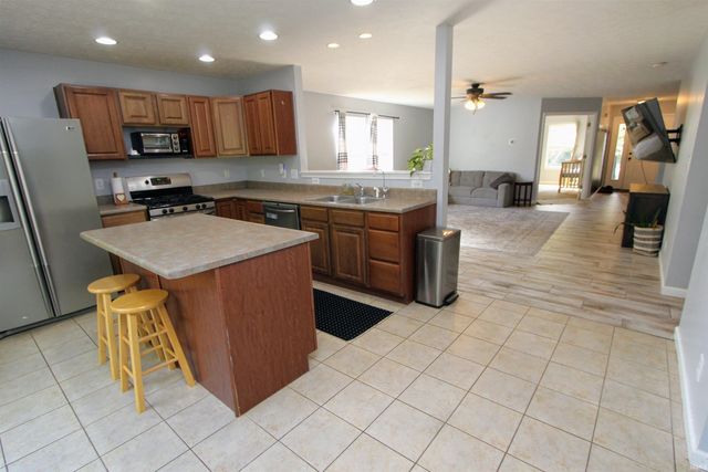 10991 S State Rd 43, Brookston, IN 47923