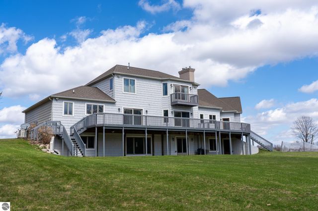 3195 S Rolland Road, Remus, MI 49340