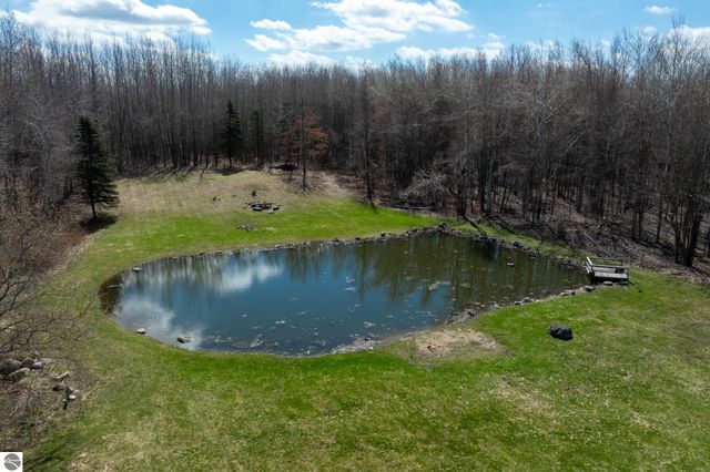 3195 S Rolland Road, Remus, MI 49340