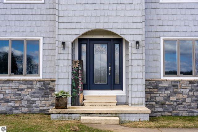 3195 S Rolland Road, Remus, MI 49340