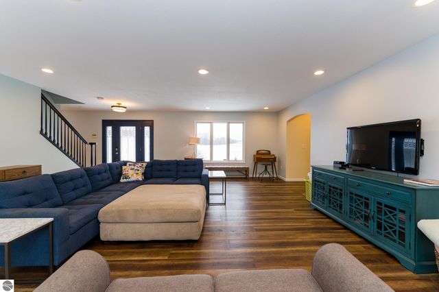 3195 S Rolland Road, Remus, MI 49340