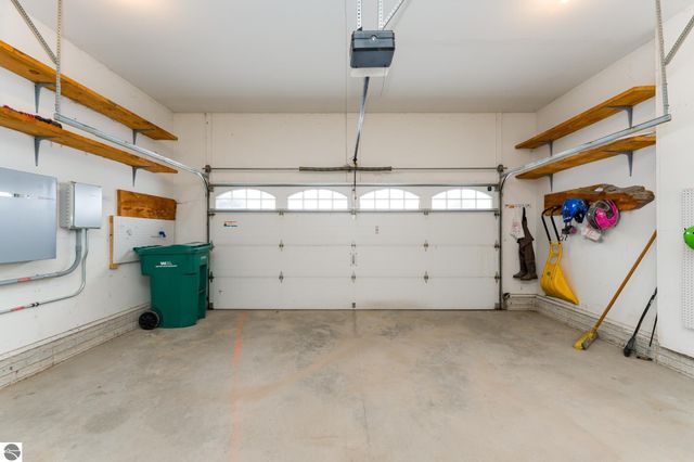 3195 S Rolland Road, Remus, MI 49340