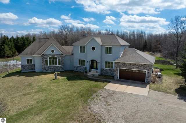 3195 S Rolland Road, Remus, MI 49340