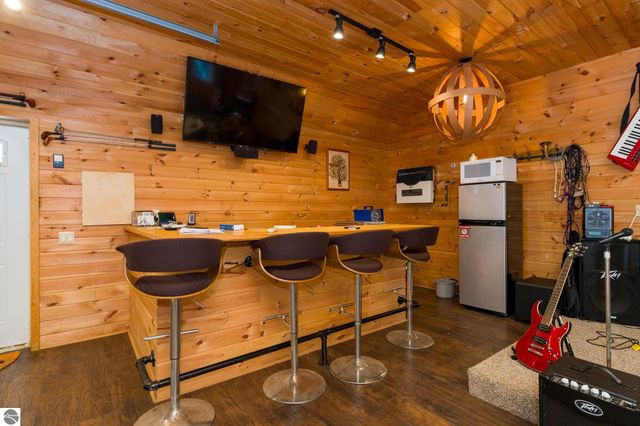 3195 S Rolland Road, Remus, MI 49340