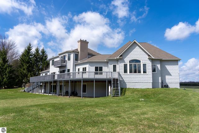 3195 S Rolland Road, Remus, MI 49340