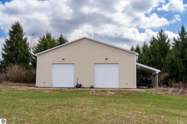 3195 S Rolland Road, Remus, MI 49340