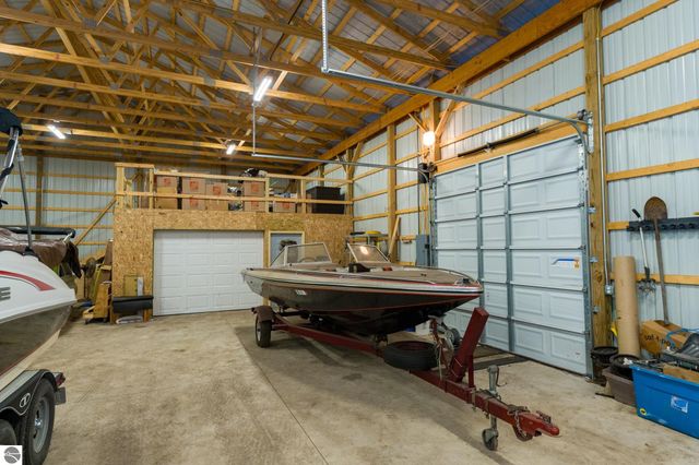 3195 S Rolland Road, Remus, MI 49340