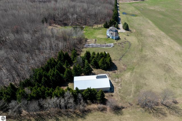 3195 S Rolland Road, Remus, MI 49340