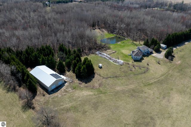 3195 S Rolland Road, Remus, MI 49340