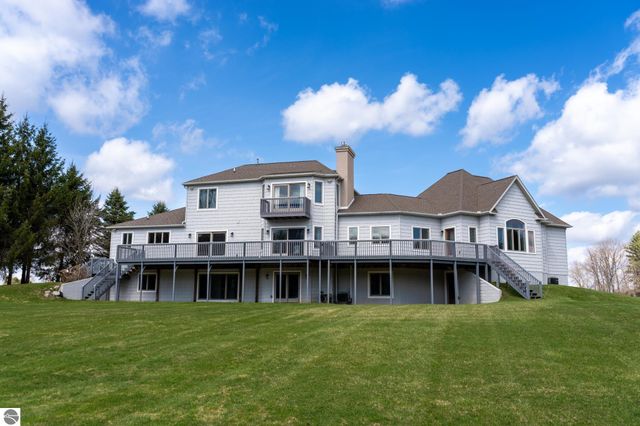 3195 S Rolland Road, Remus, MI 49340