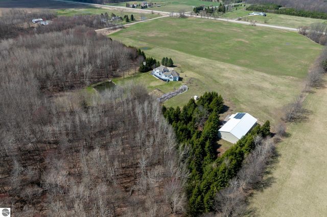 3195 S Rolland Road, Remus, MI 49340