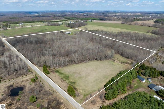 3195 S Rolland Road, Remus, MI 49340