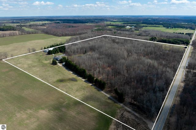 3195 S Rolland Road, Remus, MI 49340
