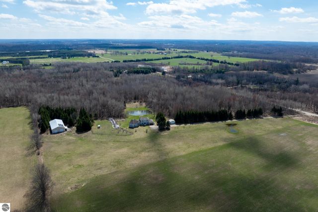 3195 S Rolland Road, Remus, MI 49340
