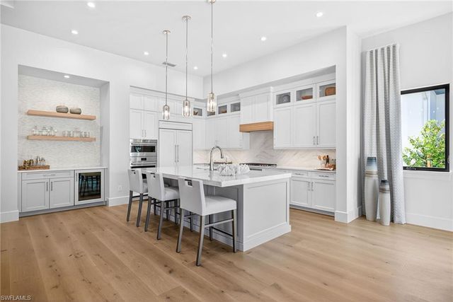 2051 Cambridge Park DR, Naples, FL 34109