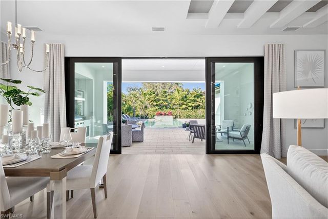 2051 Cambridge Park DR, Naples, FL 34109