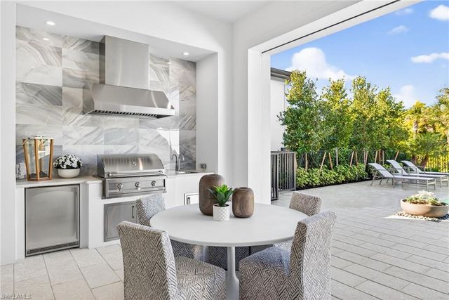 2051 Cambridge Park DR, Naples, FL 34109