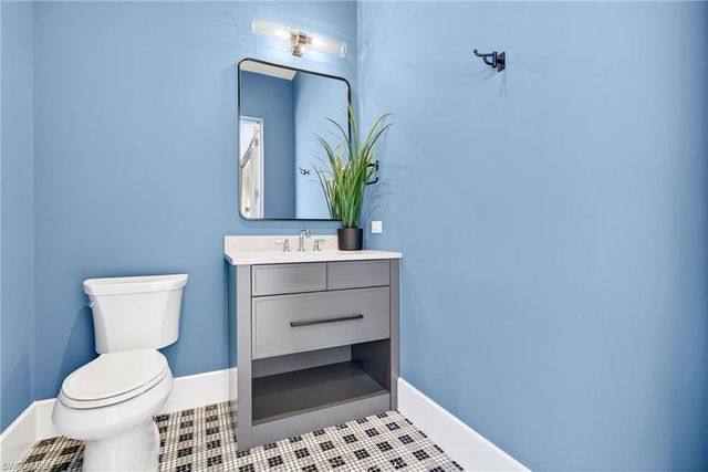 2051 Cambridge Park DR, Naples, FL 34109