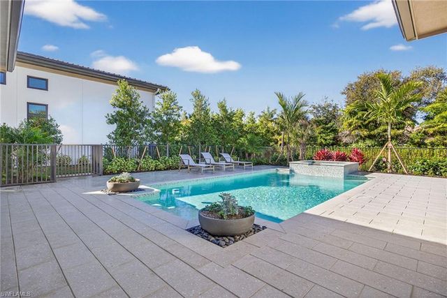 2051 Cambridge Park DR, Naples, FL 34109