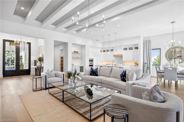 2051 Cambridge Park DR, Naples, FL 34109