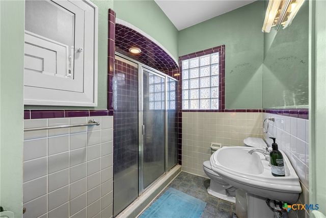 1006 Maple Street, Lockhart, TX 78644