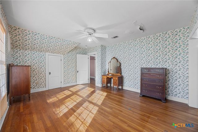 1006 Maple Street, Lockhart, TX 78644