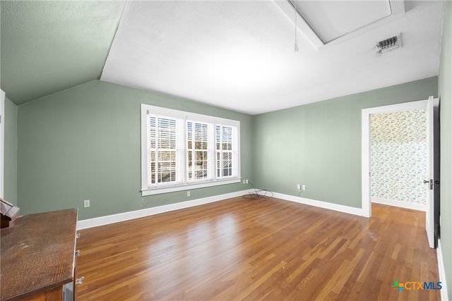 1006 Maple Street, Lockhart, TX 78644