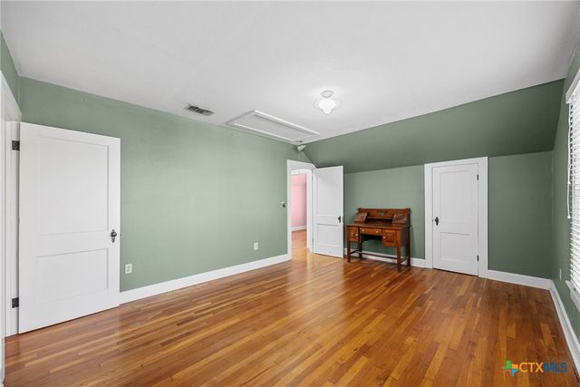 1006 Maple Street, Lockhart, TX 78644