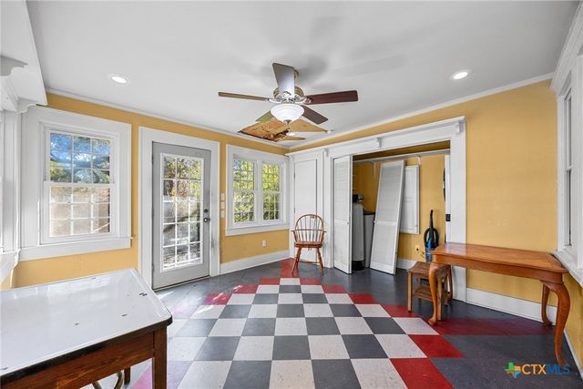 1006 Maple Street, Lockhart, TX 78644