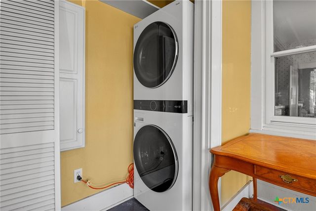 1006 Maple Street, Lockhart, TX 78644