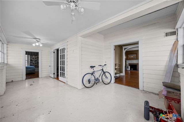 1006 Maple Street, Lockhart, TX 78644