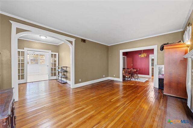 1006 Maple Street, Lockhart, TX 78644