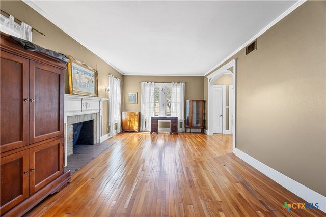 1006 Maple Street, Lockhart, TX 78644