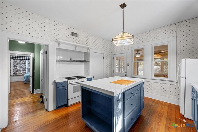 1006 Maple Street, Lockhart, TX 78644