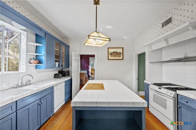 1006 Maple Street, Lockhart, TX 78644