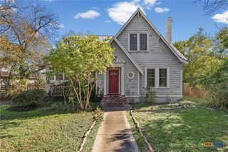 1006 Maple Street, Lockhart, TX 78644