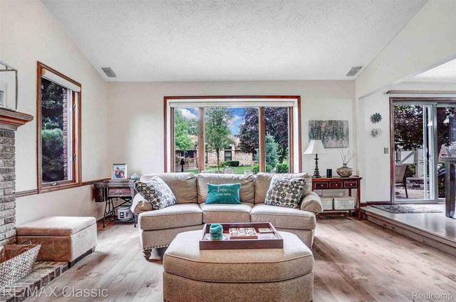 61653 GLENWOOD TRL Trail, Washington Township, MI 48094