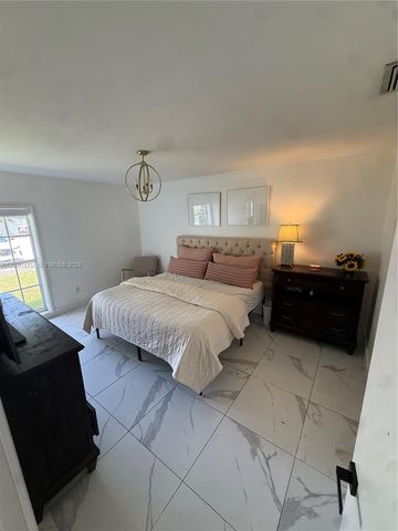7443 Twin Sabal Dr, Miami Lakes, FL 33014