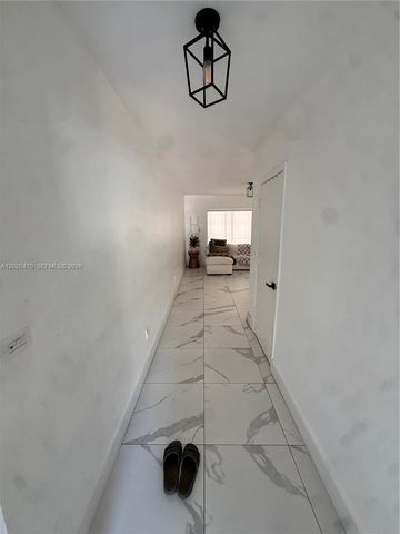 7443 Twin Sabal Dr, Miami Lakes, FL 33014