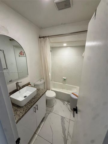 7443 Twin Sabal Dr, Miami Lakes, FL 33014