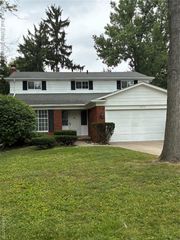 18570 Bungalow Drive, Lathrup Village, MI 48076