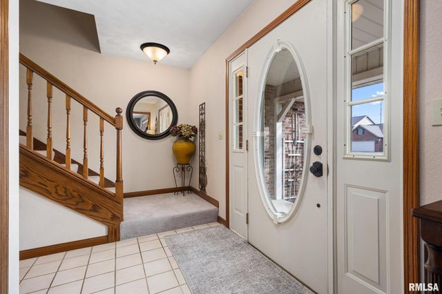 121 WOODCREST Avenue, Morton, IL 61550